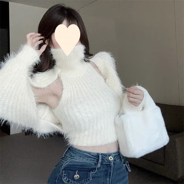【骨格ウェーブ向け】ふわふわファー素材ショート丈タートルネックセーター｜モードニット