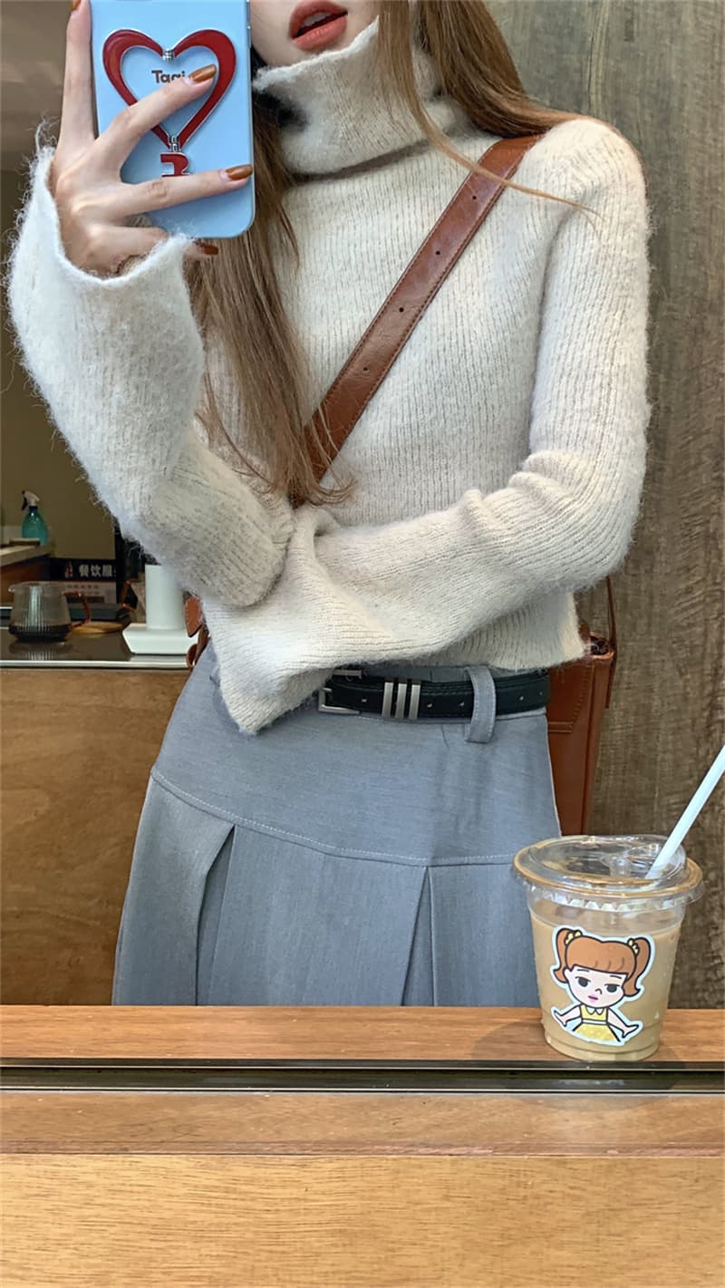 ふんわりモヘア風タートルネックセーター