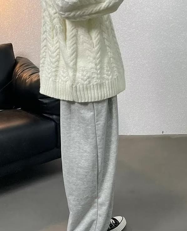ケーブル編み立体柄タートルネックセーター