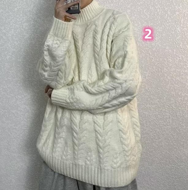 ケーブル編み立体柄タートルネックセーター