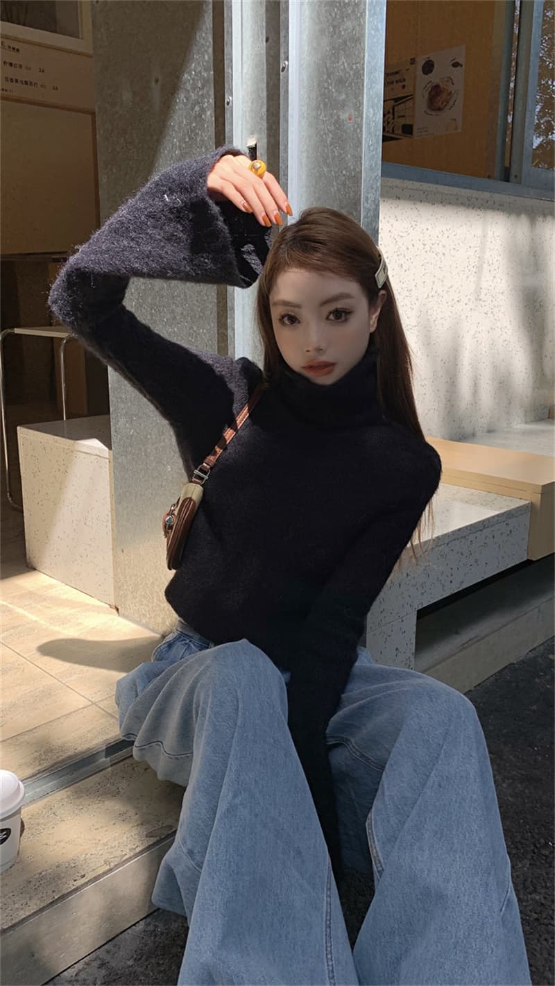 ふんわりモヘア風タートルネックセーター