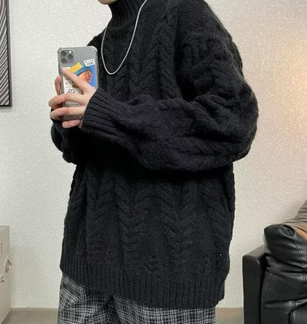 ケーブル編み立体柄タートルネックセーター