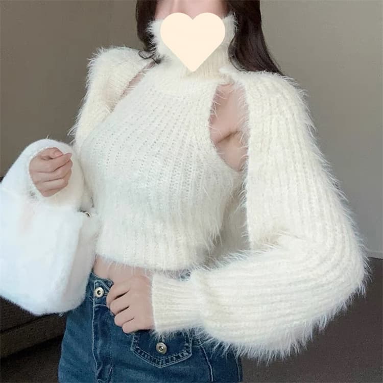 【骨格ウェーブ向け】ふわふわファー素材ショート丈タートルネックセーター｜モードニット