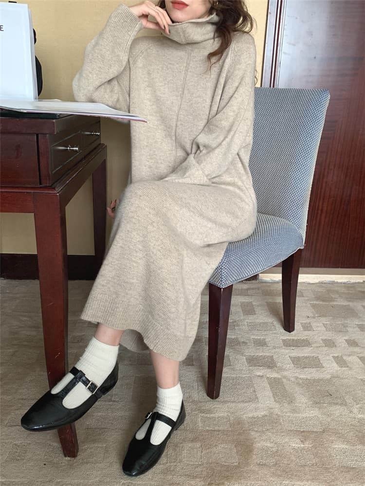 ゆったりニット素材タートルネックロング丈ワンピース