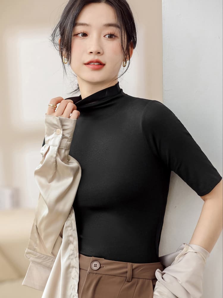 タートルネックなめらか素材半袖インナー