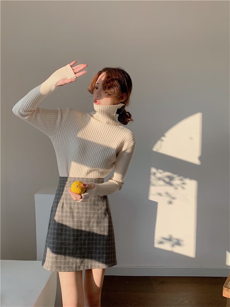 縦リブ編みゆったりシルエットタートルネックセーター