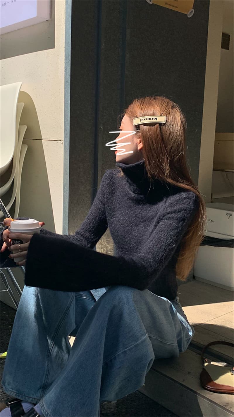 ふんわりモヘア風タートルネックセーター