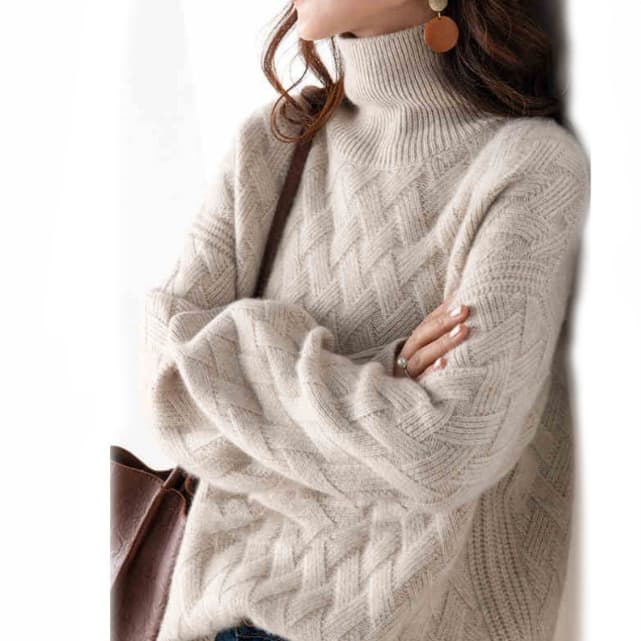 立体編み柄が上品なカシミヤタッチタートルネックニット