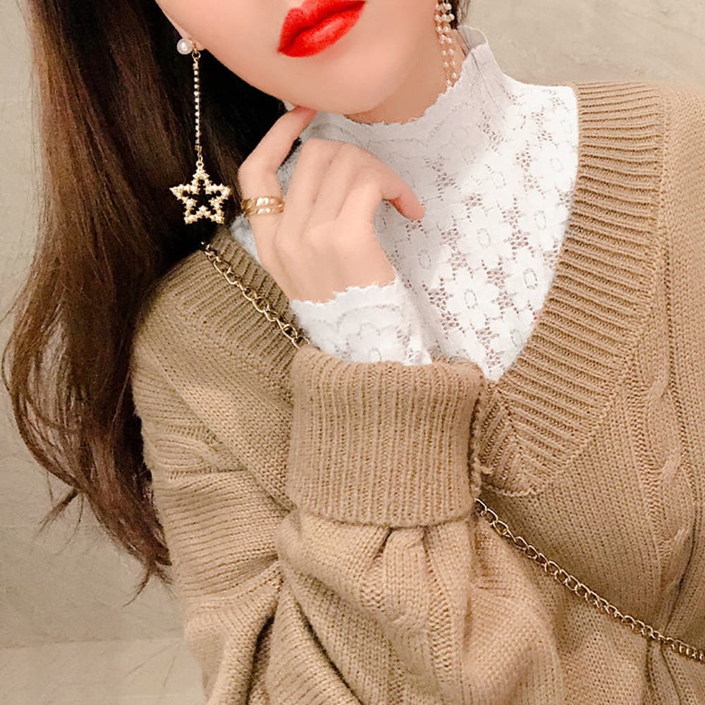 透かし編み小花柄タートルネックシャツ