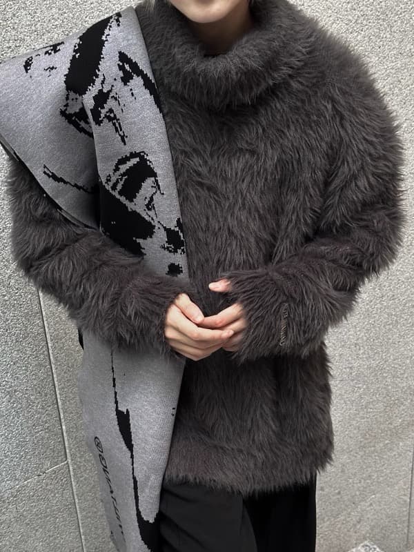 ふわふわファー風タートルネックセーター