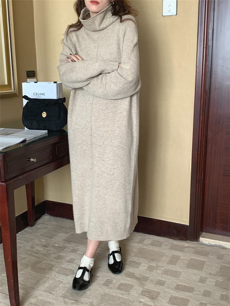 ゆったりニット素材タートルネックロング丈ワンピース