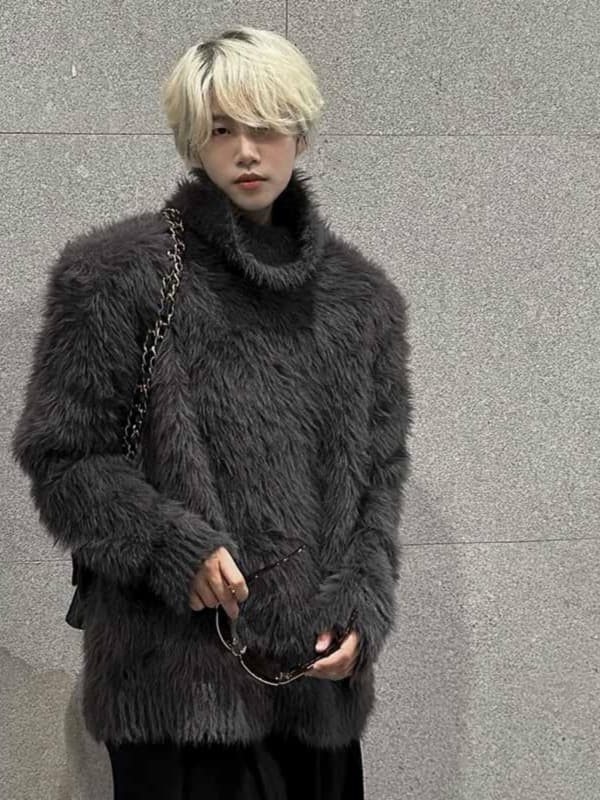 ふわふわファー風タートルネックセーター