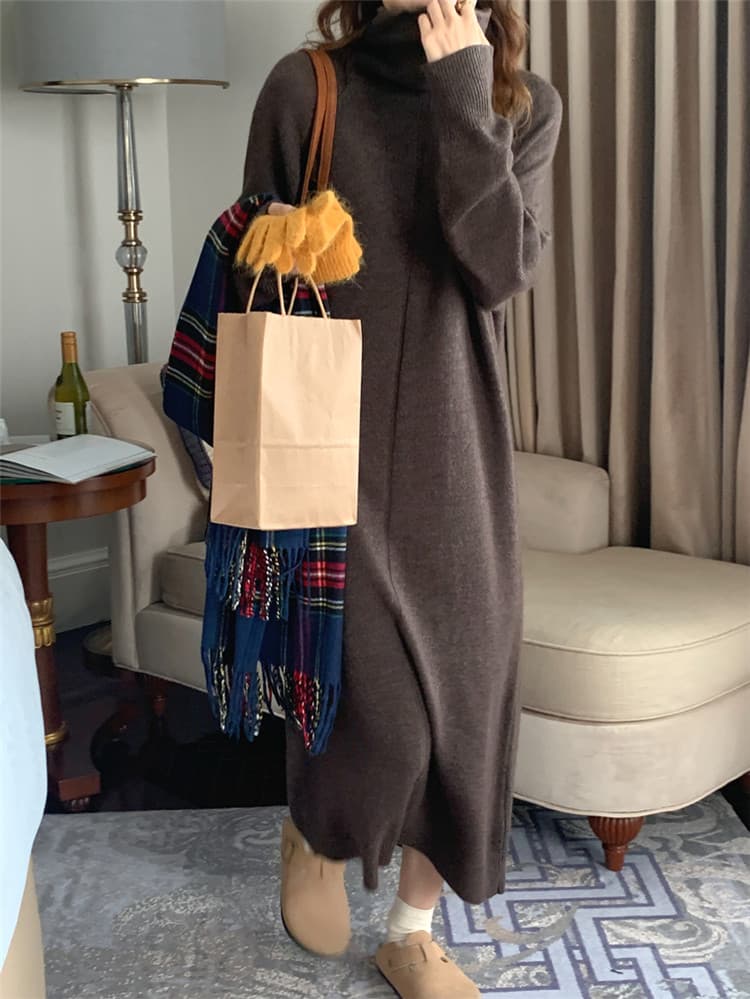 ゆったりニット素材タートルネックロング丈ワンピース