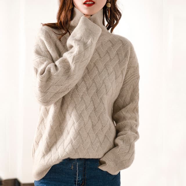 立体編み柄が上品なカシミヤタッチタートルネックニット