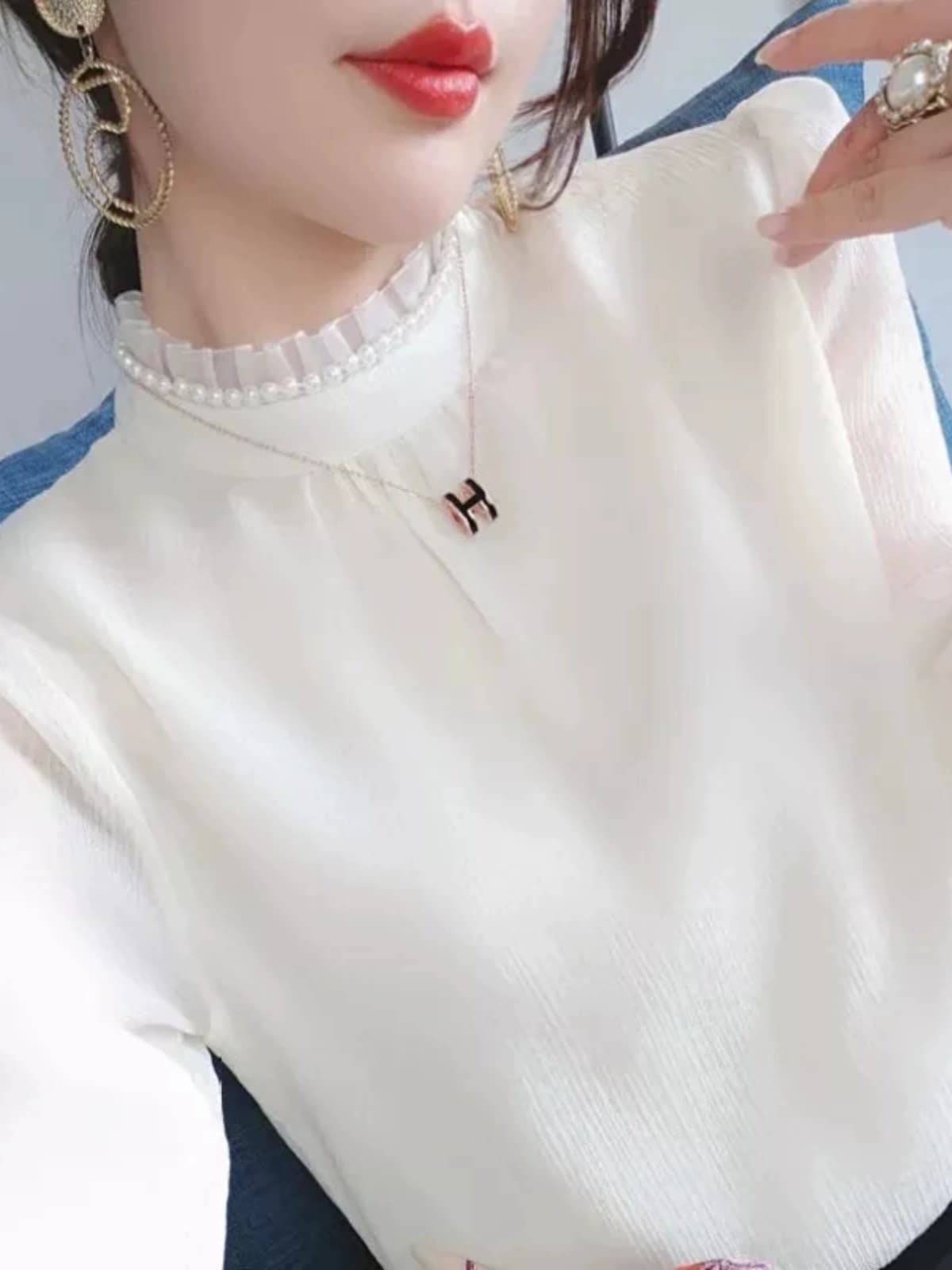 繊細レースで華やぐ首元|上品に整うフリルハイネックトップス 大きいサイズ S〜4XL